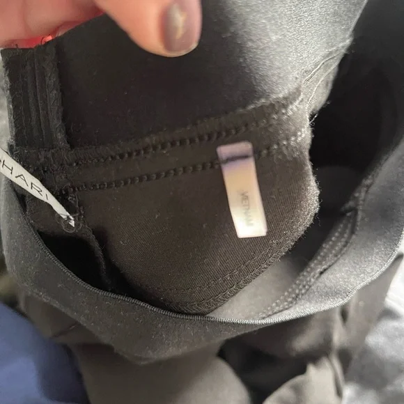 T Tahari Black pull on pants size XL - Picture 5 of 7